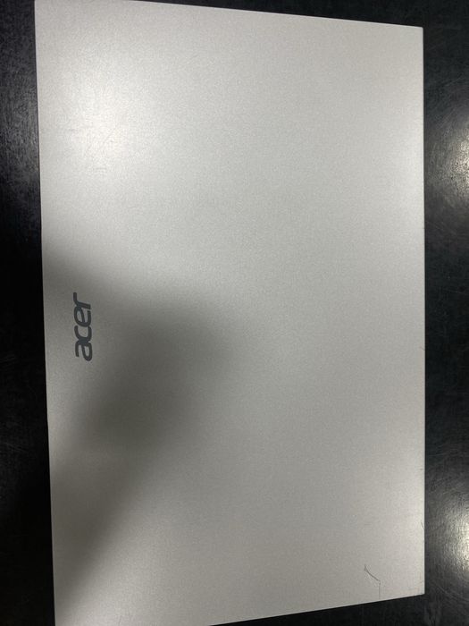 Acer noutbok holati yaxshi