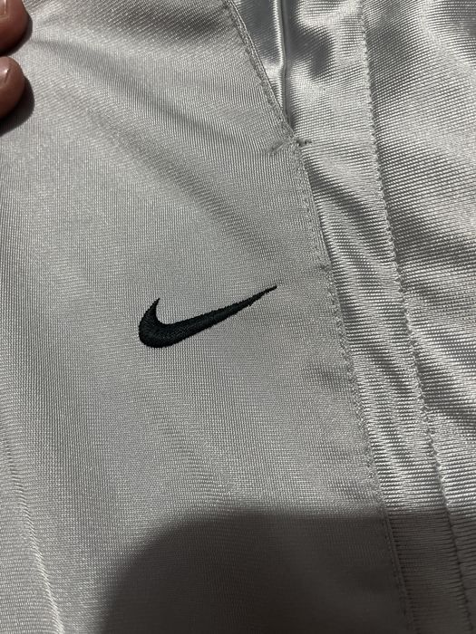 Pantaloni nike.
