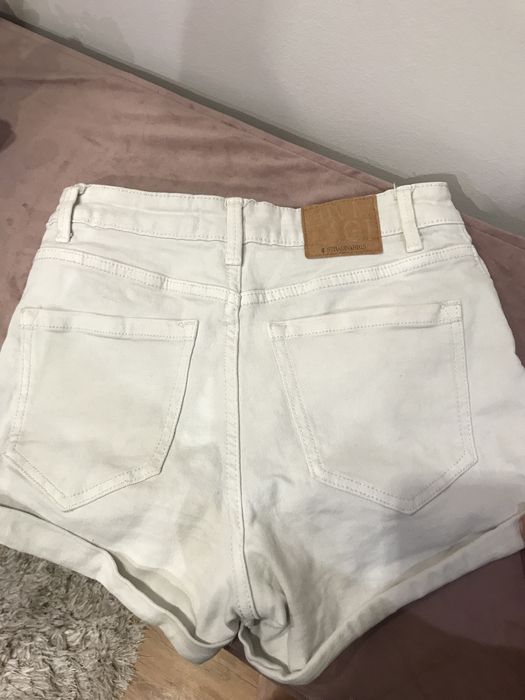 Чисто нови дънки на stradivarius