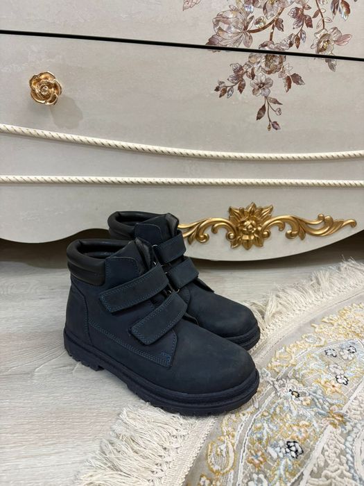 Продаются осенние ботинки