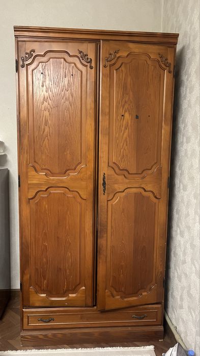 Шкаф с красного дерева