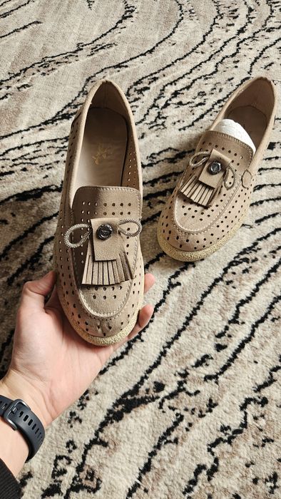 Hayal-qizlar ayaq kiyimi, makasi kiyilmegen, tanketka paydalanilgan