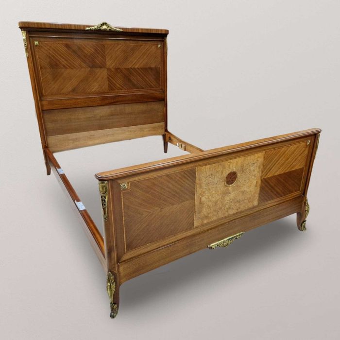 Махагонова френска спалня с два броя нощни шкафчета в стил "ЛУИ XVI"