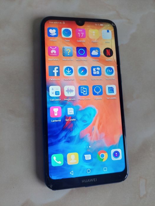 Vând Huawei Y7 2019 albastru /puțin fisurat dar funcțional /poze reale