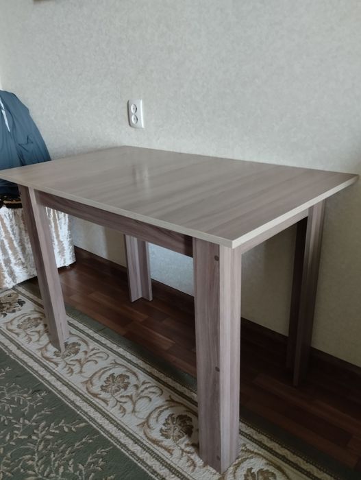 Продам кухонный стол !