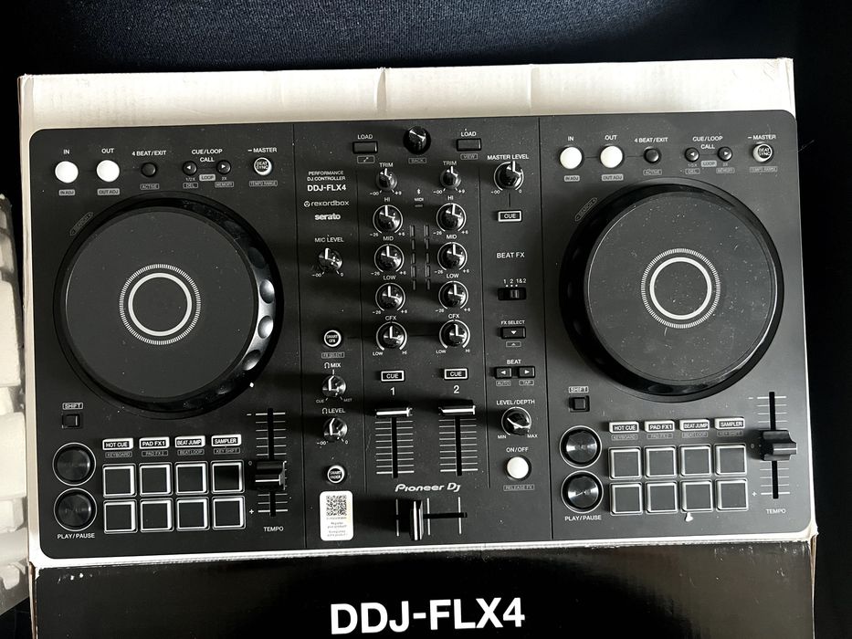 Mixer DJ DDJ-FLX4 cu 2 canale
