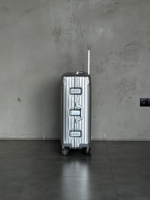 Срочно продам чемоданы