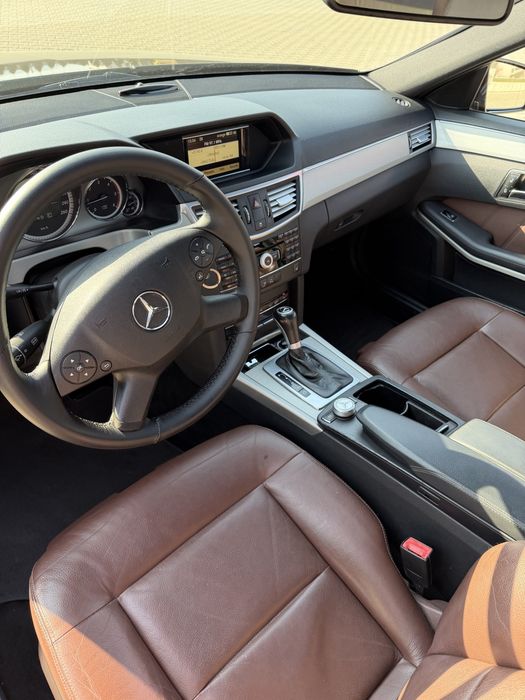 Mercedes-Benz E220- Avantgarde/ IMPECABIL/ Automat/ILS/Piele/Limuzină/