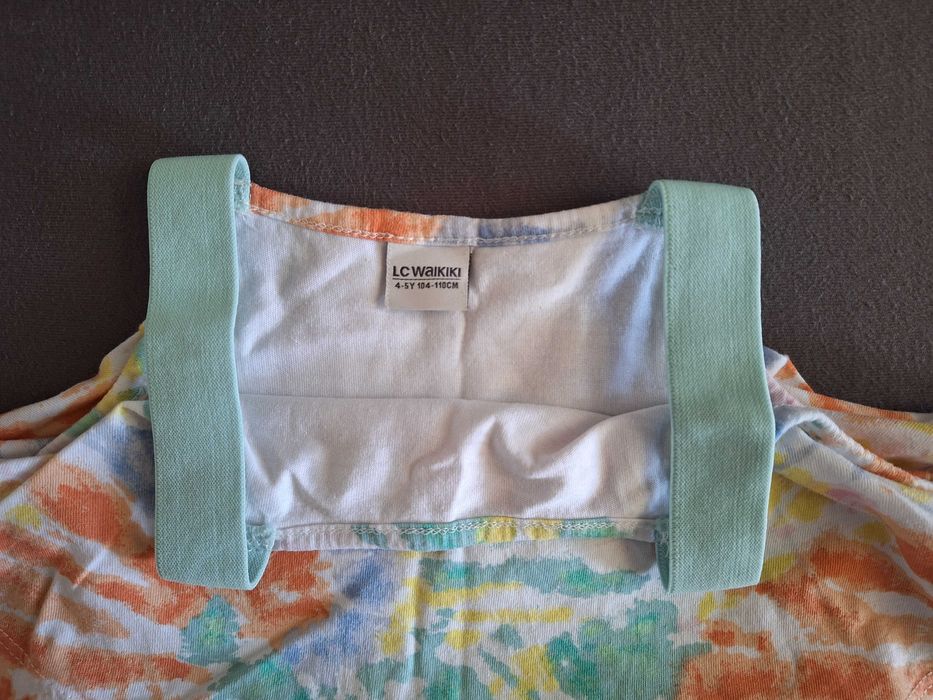 Детска рокля, тениска и потничета 4-5 г.