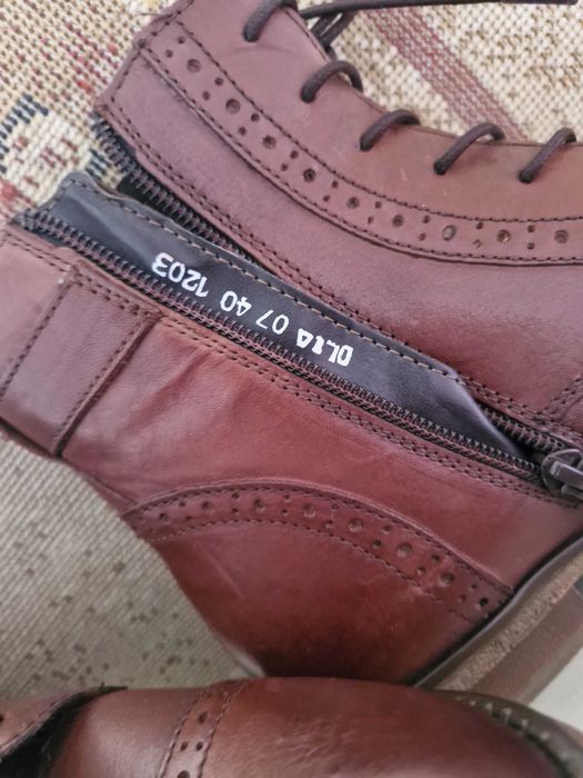 Продават се нови дамски боти ''Lasocki''