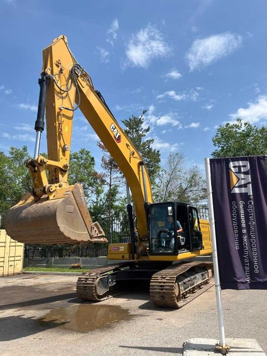 Услуга экскаватора CAT 330. Аренда эксковатора. Самосвалов - котлован
