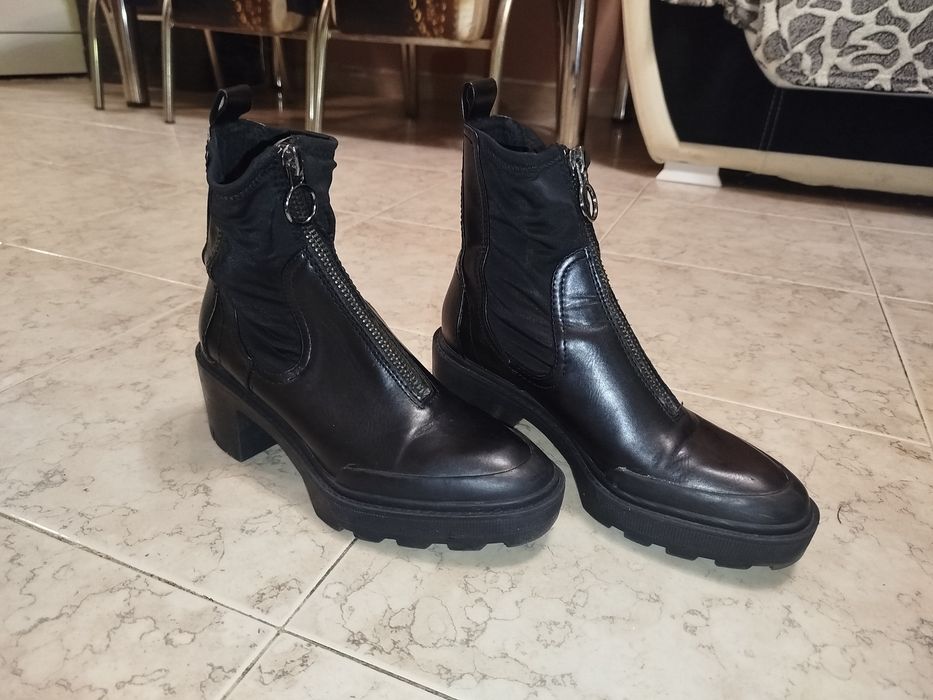Дамски боти Zara, номер 37.