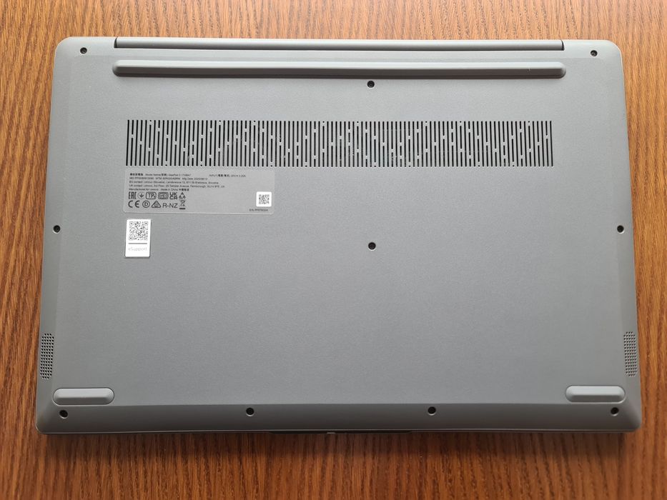 Vând Laptop Lenovo Ideapad 3 17ABA7 Ryzen 5625U, SSD 512Gb, 8Gb Ram