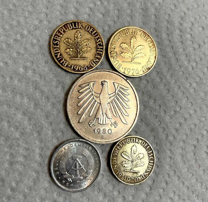 Немецкие монеты: 5 Deutsche Mark 1980 G, 10/5 Pfennig — лотом