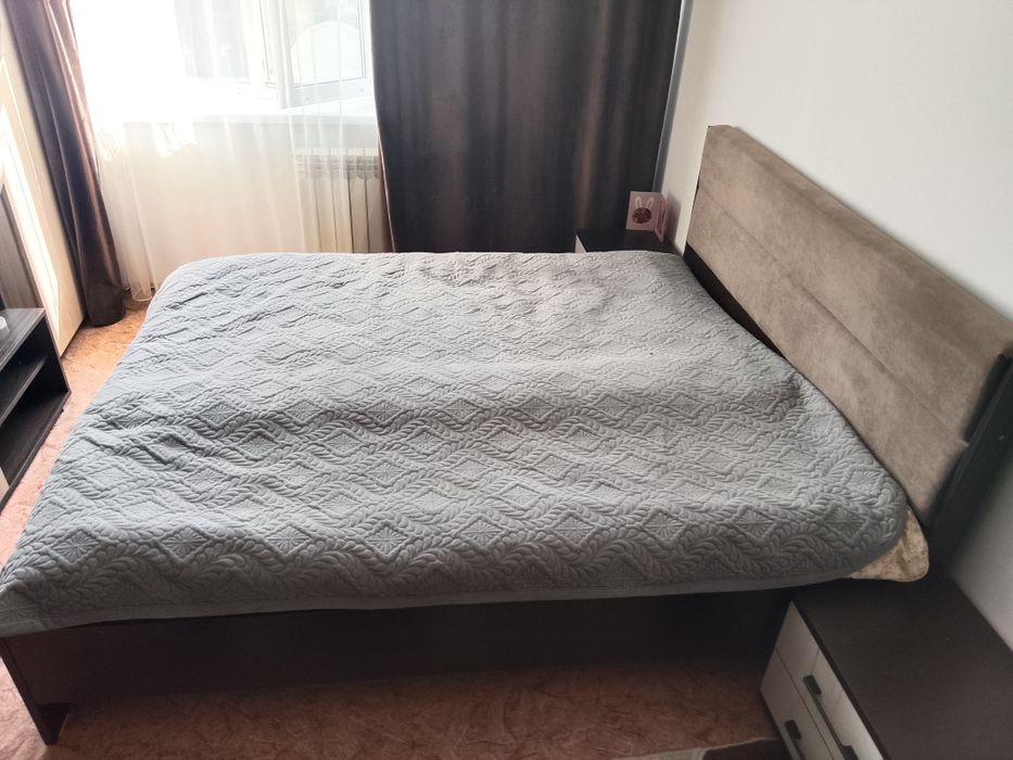Продам кровать двухспальная срочно!