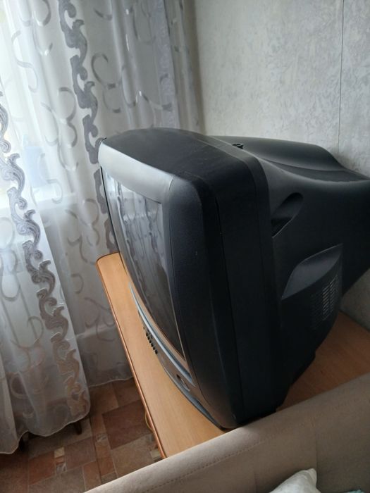 Телевизор  —LG  срочно.