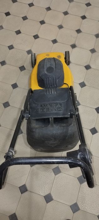 Продаётся газона косилка