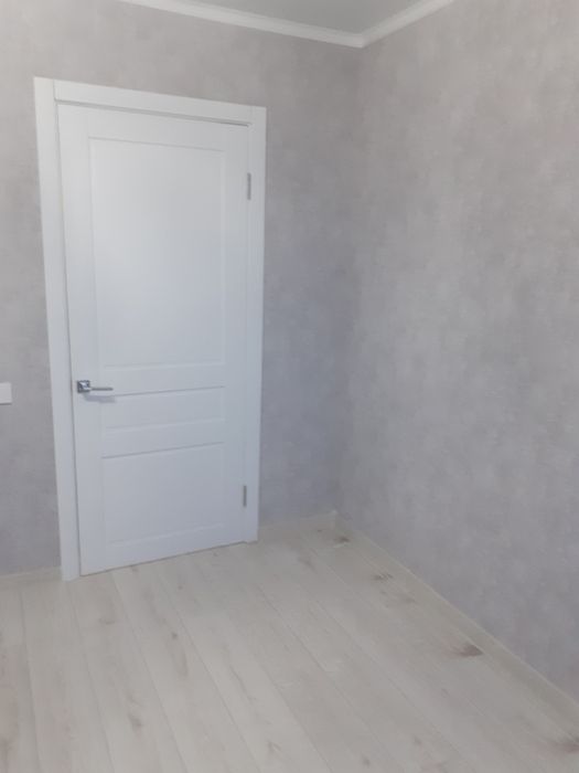 Ламинат 1500т, Линолеум 700т .