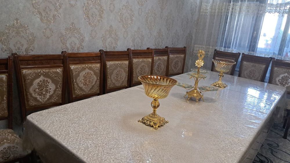 Стуллар 12 дона яхши холатда