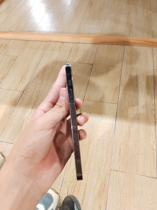 Продам Айфон 12 про