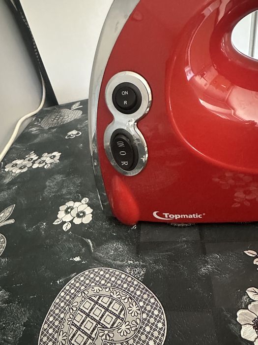 Masina pe curent de facut carnati si de tocat carne