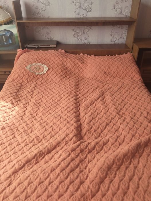 Продам спальный гарнитур в комплекте