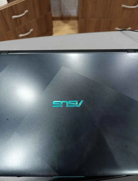 Asus Vivobook X560U