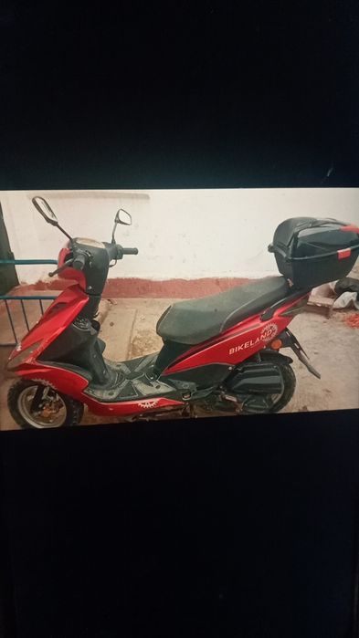 Skuter sotiladi kizil