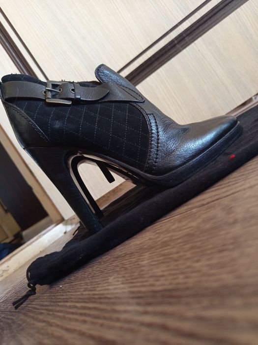 Продаю новые женские ботинки Roberto Cavalli, размер 38