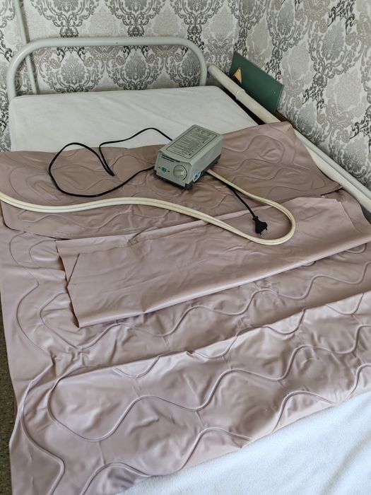 Медицинская кровать