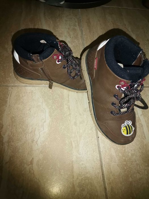 Обувки маратонки и боти