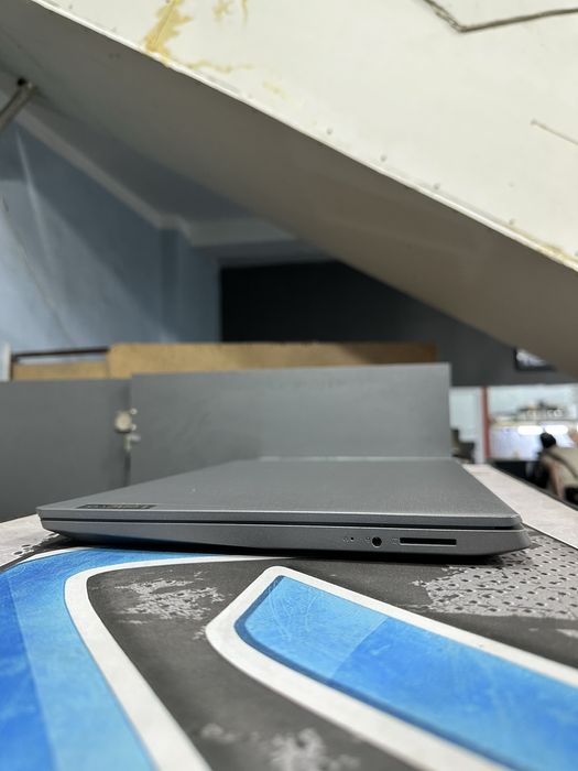 Ноутбук офисный Lenovo V15