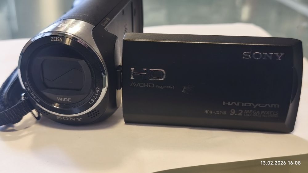 Камера Sony HDR-CX240E