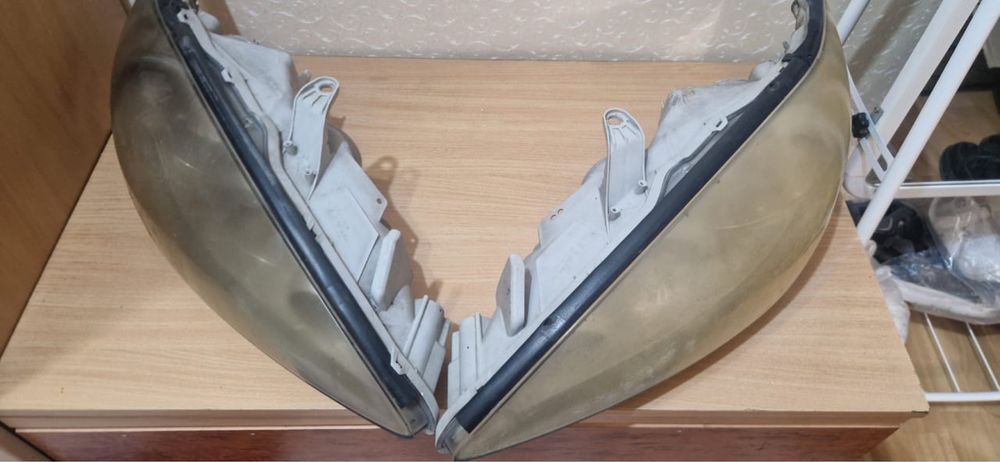 Продам фары оригинальные на камри 30-35