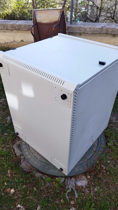 Комуникационен шкаф - сървърен шкаф - рак шкаф 12U Triton.