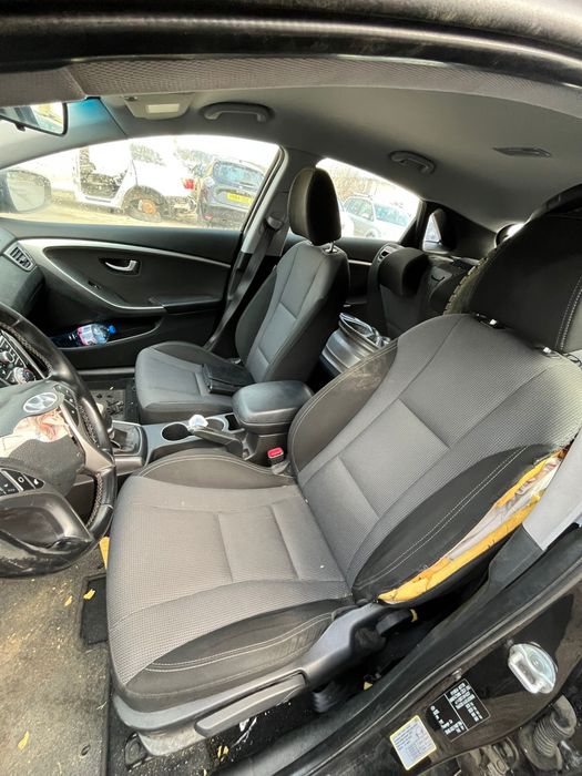 На части HYUNDAI i30 1.4 CRDi DOHC 16V 2012год бензин