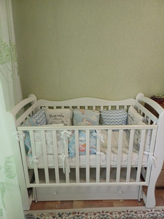 Манеж. Детская кровать. В отличном состояний.