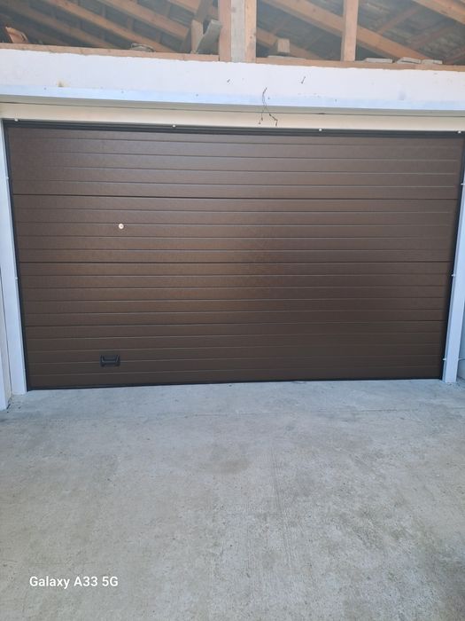 Ușa de garaj secționala