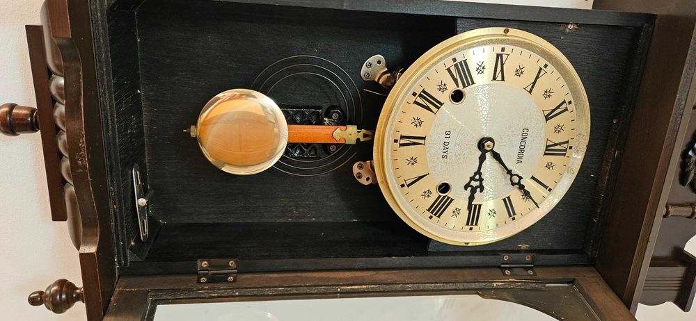 Ceas de perete cu pendul  Concordia  31 Days
