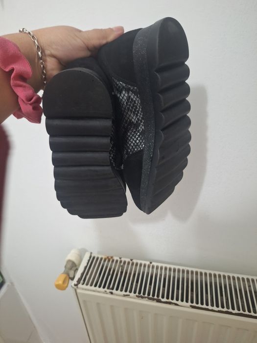 Pantofi sport si elegant!