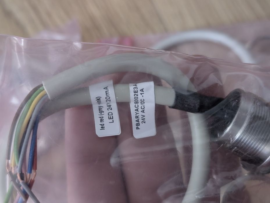 Butoane capacitive tablouri comanda