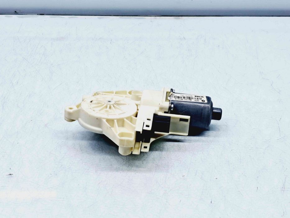 Motoras geam stanga spate Renault Fluence [Fabr 2010-prezent] 82731001