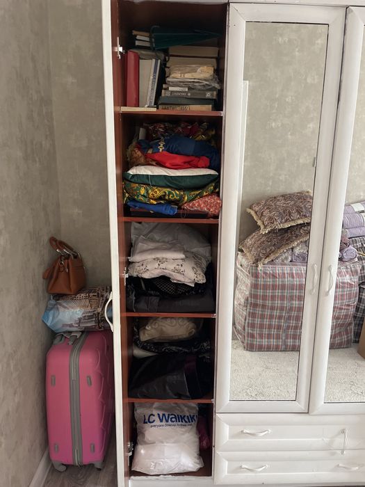 Шкаф, тумбочки.