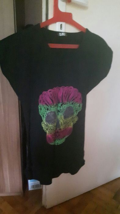 Продавам нова тениска