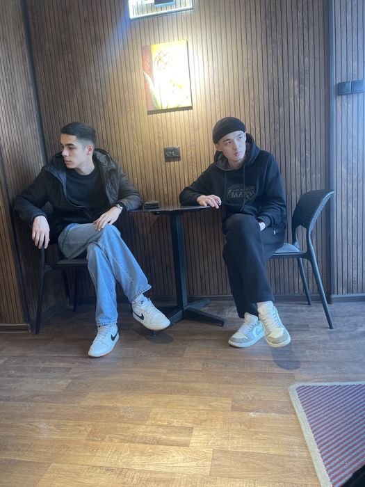 Кофейный стол со стульями 2 пары