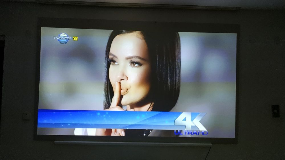 ALR екран 100 инча За ultra късофокусен проектор