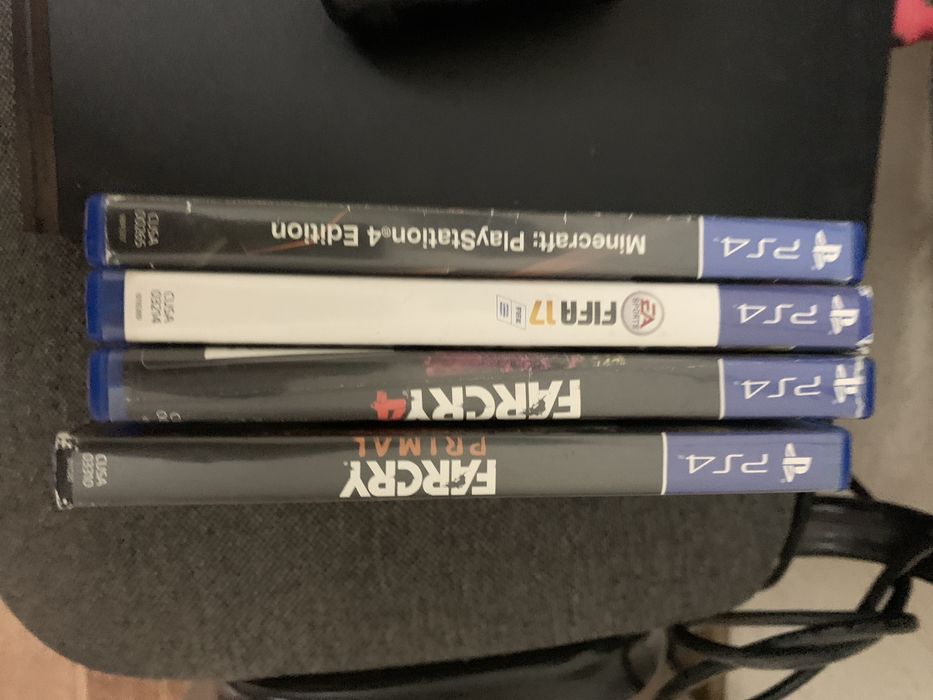 Ps4 1000gb и 2 джостика