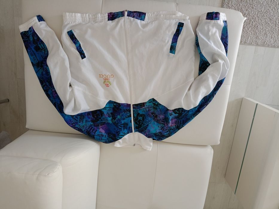 Vând hanorac unisex cu logo,că nou , produs de calitate.marimea S.