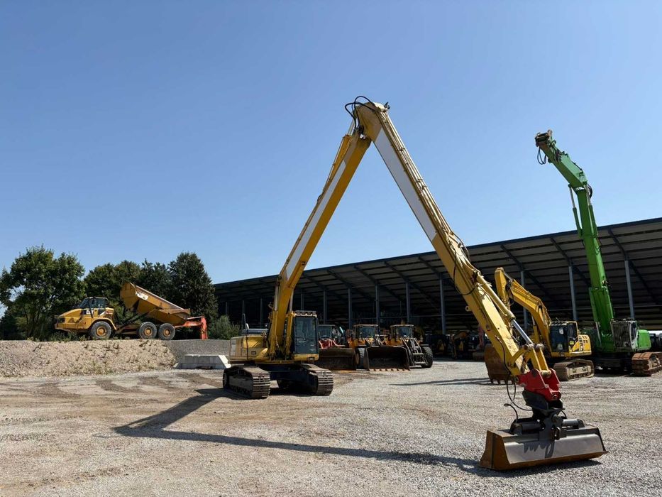 Excavator cu brat lung de inchiriat