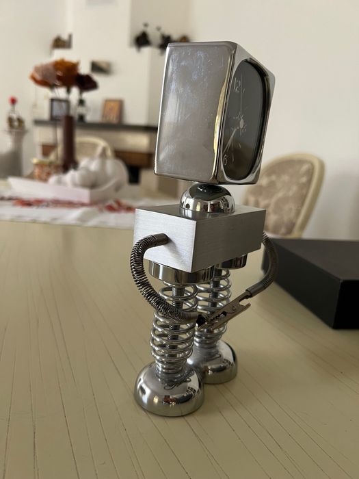 Часовник с място за бележки